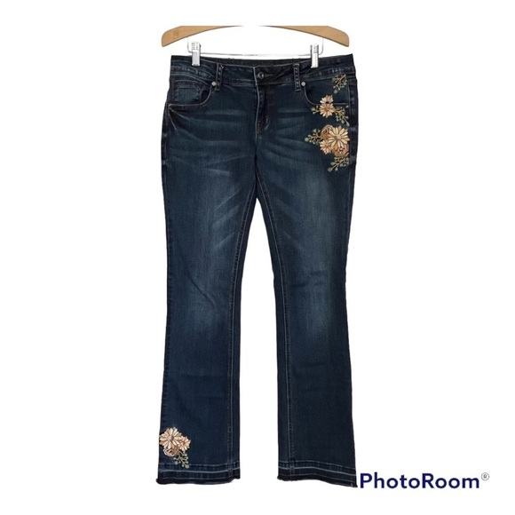 Grace in LA Denim - GRACE IN LA EMBROIDERED EASY FIT BOOT CUT JEANS FRAYED HEM SIZE 30 X 33
